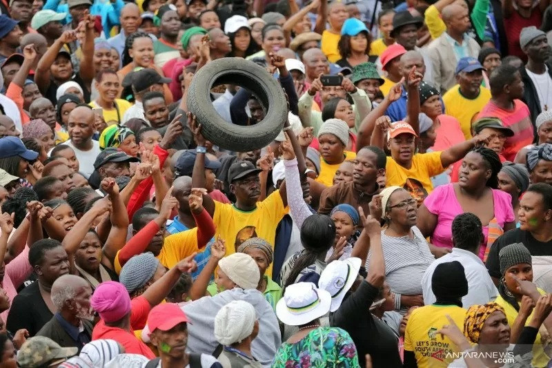 Lốp xe cũ trở thành ‘vàng đen mới’ ở châu Phi