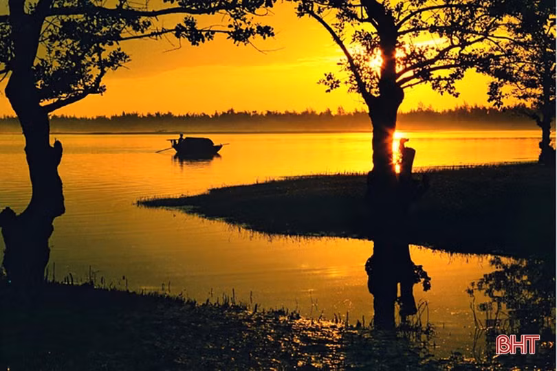 Tùy bút: Chuyện đời, sông sẽ kể