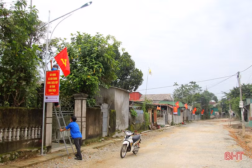 Bàn giao “Đường điện thanh niên kiểu mẫu” ở Hương Sơn