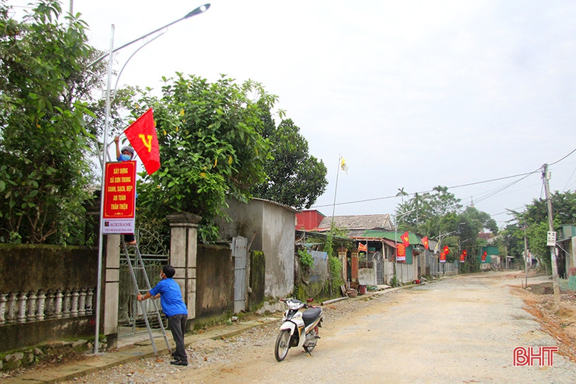 Bàn giao “Đường điện thanh niên kiểu mẫu” ở Hương Sơn