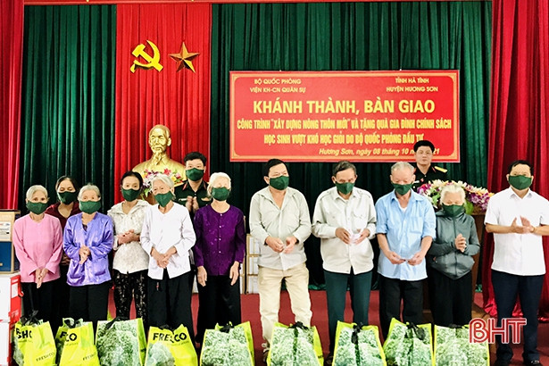 Viện KH&CN quân sự bàn giao công trình, trao quà trị giá 2,3 tỷ đồng tại huyện Hương Sơn