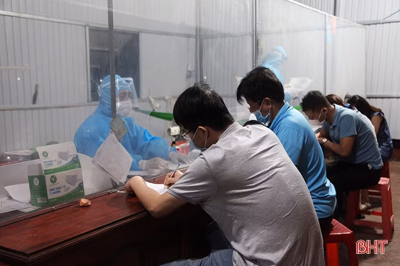 Trắng đêm kiểm soát người từ miền Nam về và đi qua địa bàn Hà Tĩnh