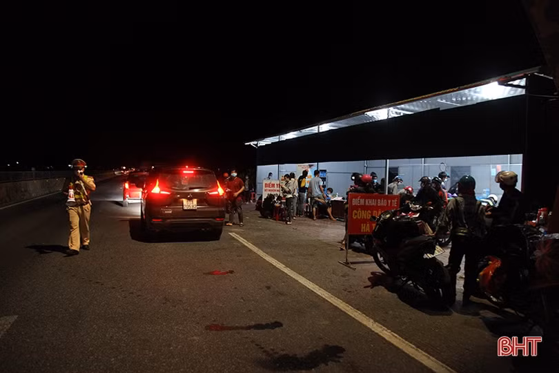 Trắng đêm kiểm soát người từ miền Nam về và đi qua địa bàn Hà Tĩnh