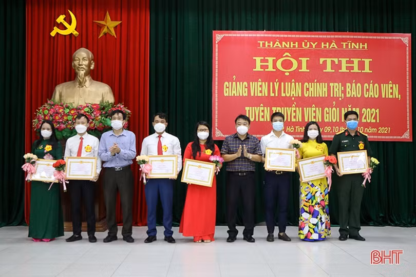 25 thí sinh đạt giải hội thi giảng viên lý luận chính trị, báo cáo viên giỏi TP Hà Tĩnh