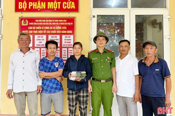 Nhặt được 110 triệu đồng, 4 công dân Hà Tĩnh tìm người trả lại