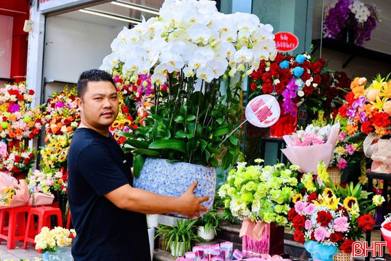 Thị trường hoa tươi dịp 20/10: Giá tăng nhẹ, sức mua cao