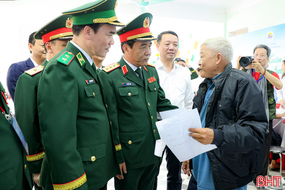 Thượng tướng Lê Đức Thái tham gia các hoạt động "Xuân Biên phòng ấm lòng dân bản"