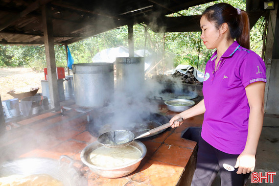 Làng mật mía Vũ Quang đỏ lửa ngày đêm phục vụ thị trường tết