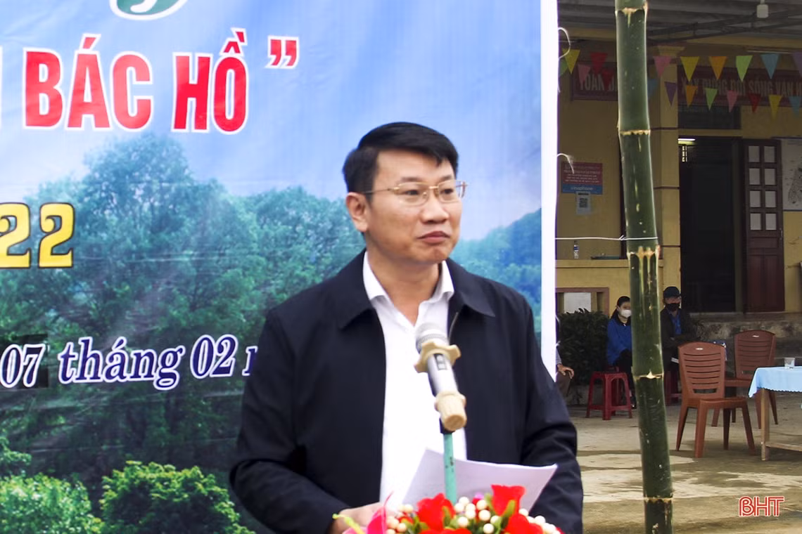 Chủ tịch UBND tỉnh Hà Tĩnh tham gia trồng cây tại các địa phương