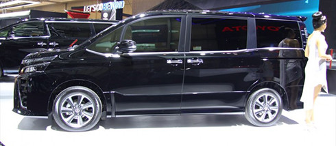 toyota voxy 2017 mpv dan anh cua innova trinh lang