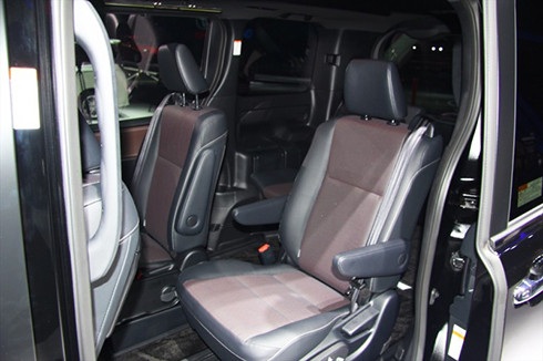 toyota voxy 2017 mpv dan anh cua innova trinh lang