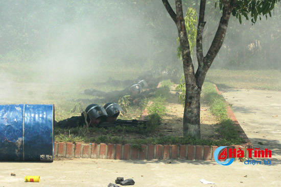 photo gay can man giai cuu con tin tai ubnd huyen vu quang