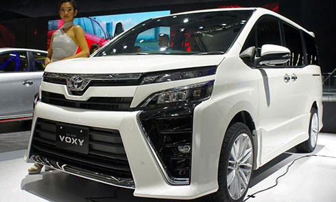 toyota voxy 2017 mpv dan anh cua innova trinh lang