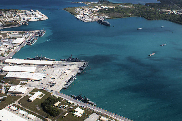 can canh can cu khong quan va hai quan guam cung cac vu khi cua my