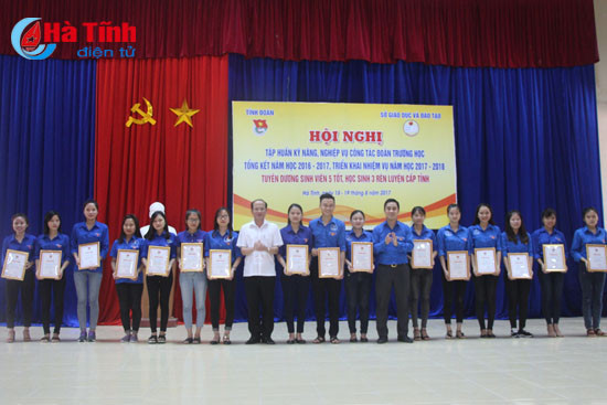 khen thuong 34 tap the ca nhan xuat sac phong trao doan truong hoc