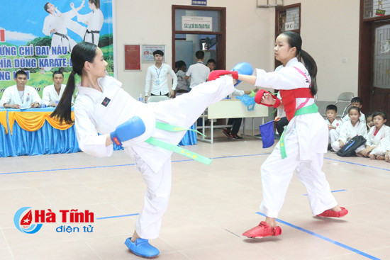 photo man nhan man len dai cua 450 vo si nhi