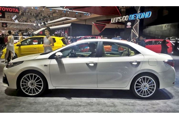 can canh toyota corolla altis 2018 phien ban dac biet