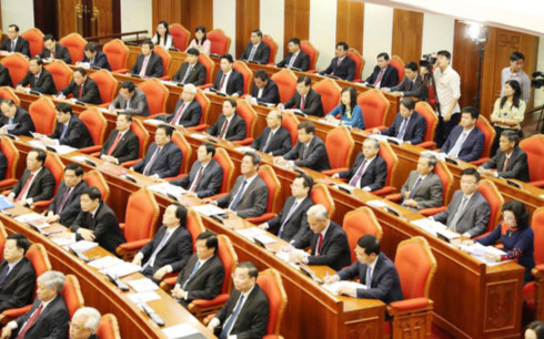 Để biết được cán bộ đó không tham quyền lực chỉ có thể bằng việc "soi xét" cả quá trình phấn đấu và hiệu quả công việc của họ làm. (Ảnh minh họa) soi vao qua trinh phan dau la biet can bo xung dang hay khong