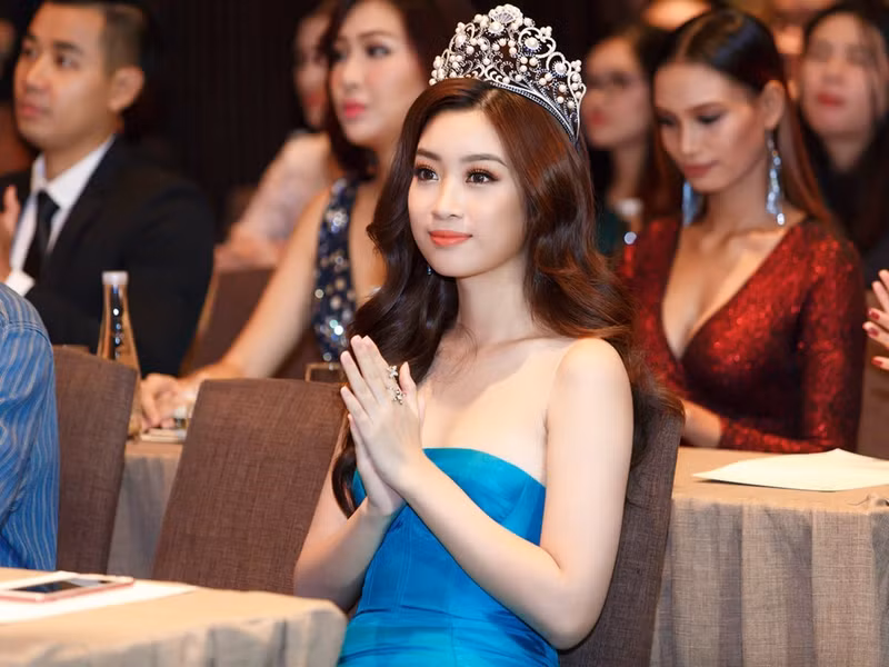 dan hoa hau a hau viet nam tu tin truoc ngay di thi quoc te