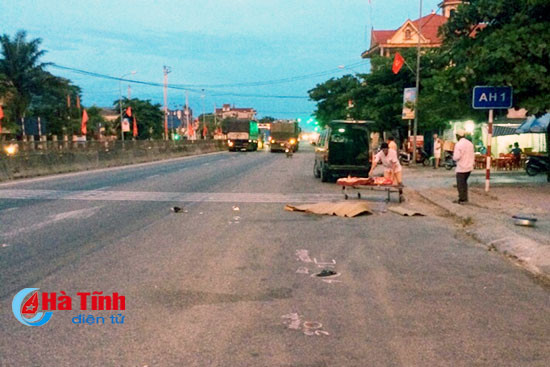 bi xe dau keo tong 2 vo chong thuong vong