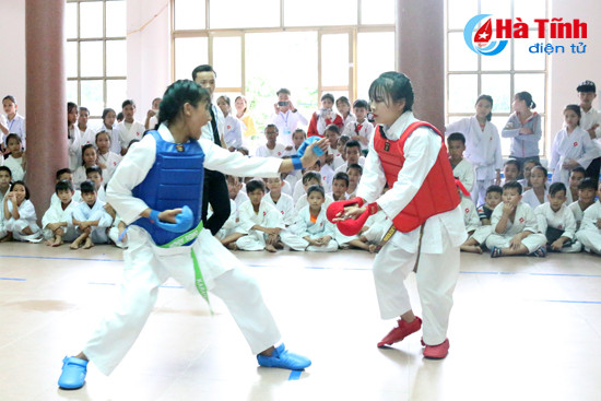 photo man nhan man len dai cua 450 vo si nhi