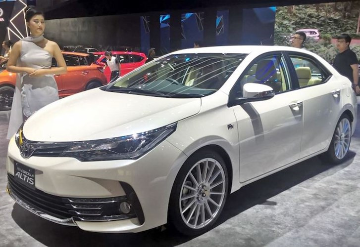 can canh toyota corolla altis 2018 phien ban dac biet