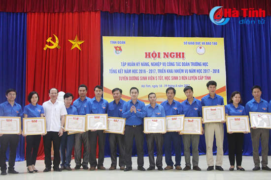 khen thuong 34 tap the ca nhan xuat sac phong trao doan truong hoc