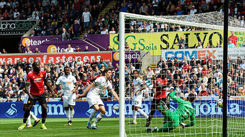 dai thang swansea m u cua mourinho tai lap ky tich sau 110 nam