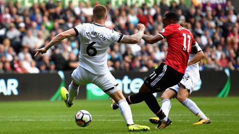 dai thang swansea m u cua mourinho tai lap ky tich sau 110 nam