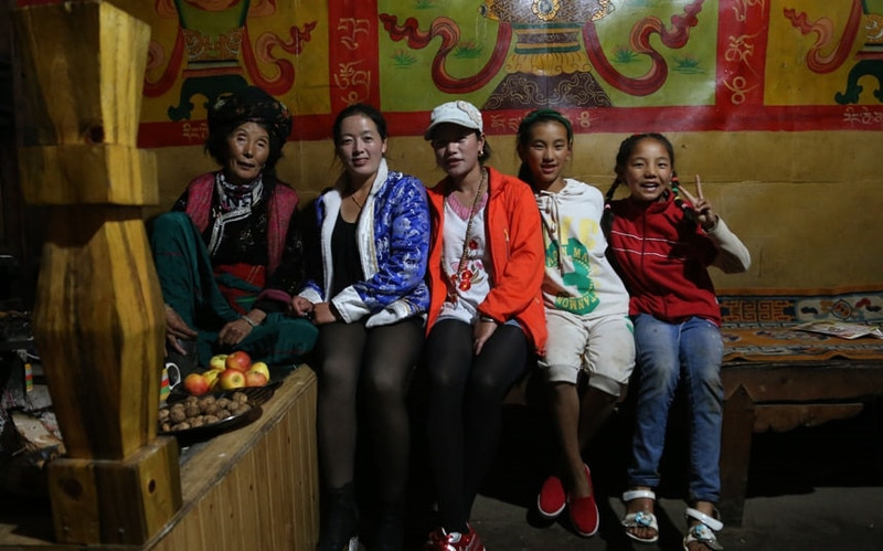 tay luong nu quoc tren day himalaya