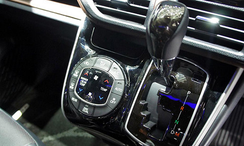 toyota voxy 2017 mpv dan anh cua innova trinh lang