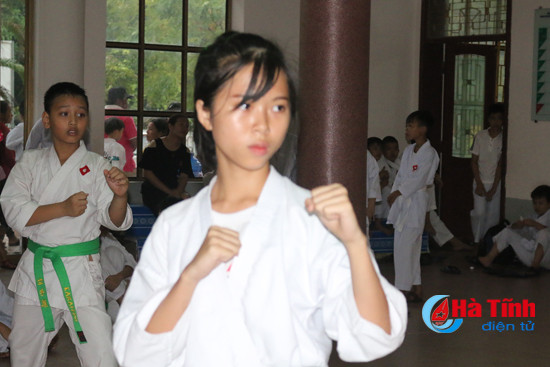 photo man nhan man len dai cua 450 vo si nhi