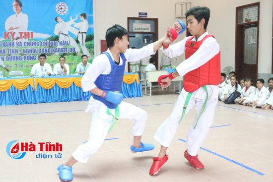 photo man nhan man len dai cua 450 vo si nhi