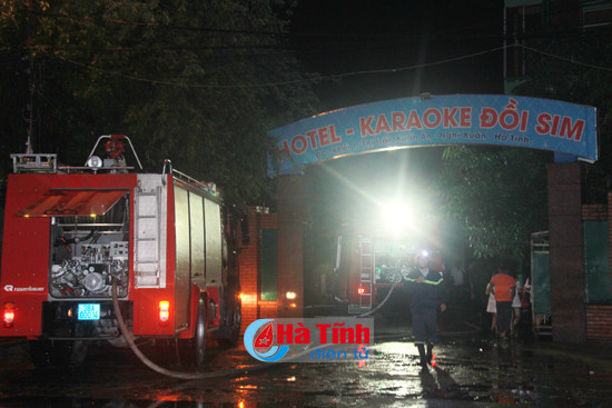 video chay lon o quan karaoke doi sim nghi xuan