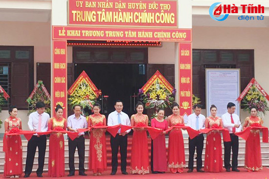 khai truong trung tam hanh chinh cong huyen duc tho