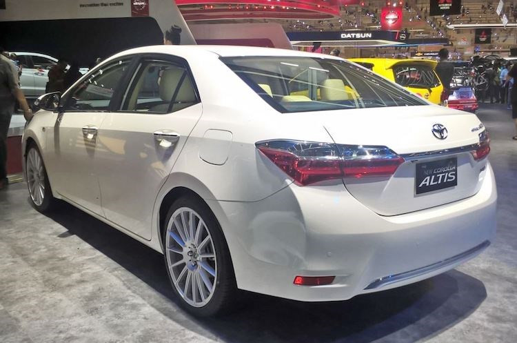 can canh toyota corolla altis 2018 phien ban dac biet