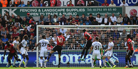 dai thang swansea m u cua mourinho tai lap ky tich sau 110 nam