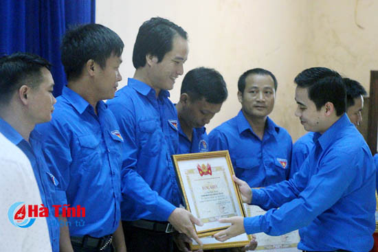 khen thuong 34 tap the ca nhan xuat sac phong trao doan truong hoc