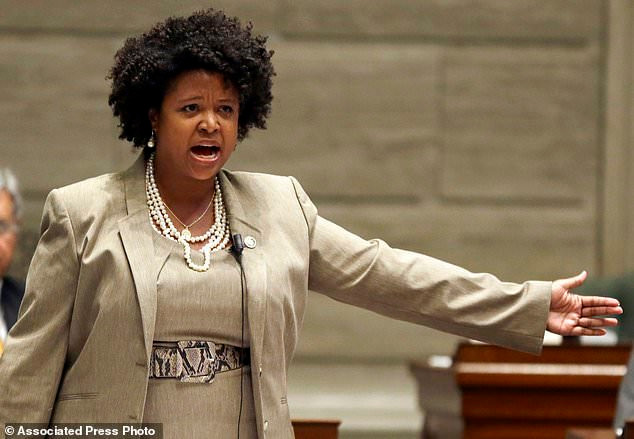 Thượng nghị sĩ bang Missouri, bà Maria Chappelle-Nadal - Ảnh: AP binh luan ham ho tren facebook thuong nghi si my bi yeu cau tu chuc