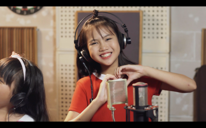 co gai den tu hom qua can moc trieu luot xem tung video dac biet