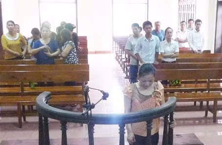 Nguyễn Thị Phượng nghe toà tuyên án