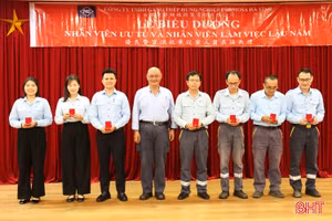Formosa Hà Tĩnh tặng vàng tri ân nhân viên gắn bó lâu năm