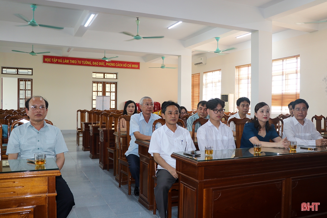 Lãnh đạo tỉnh chúc mừng học sinh Hà Tĩnh tham dự Kỳ thi Olympic Hóa học Quốc tế năm 2022
