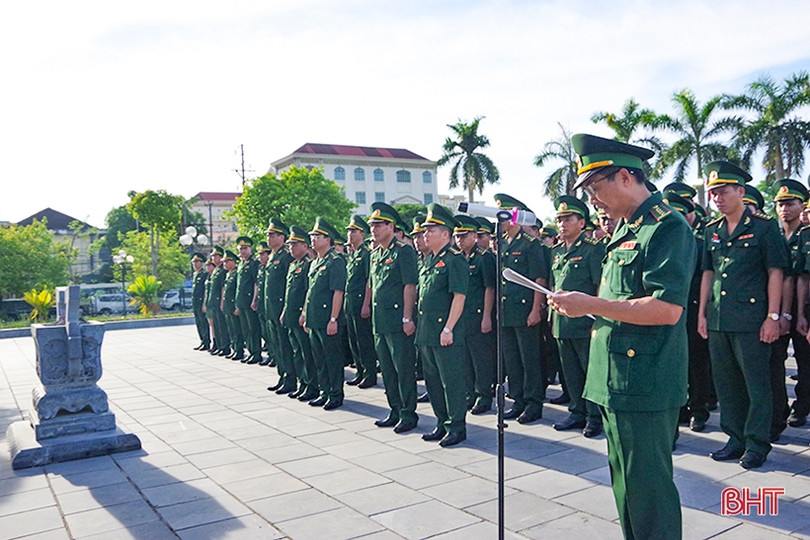 Đoàn đại biểu Đại hội Đảng bộ BĐBP Hà Tĩnh dâng hương báo công tại Khu lưu niệm Bác Hồ