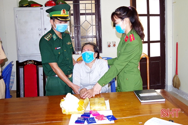 Hà Tĩnh: Bắt quả tang một phụ nữ quê Thanh Hóa vận chuyển 12.000 viên hồng phiến