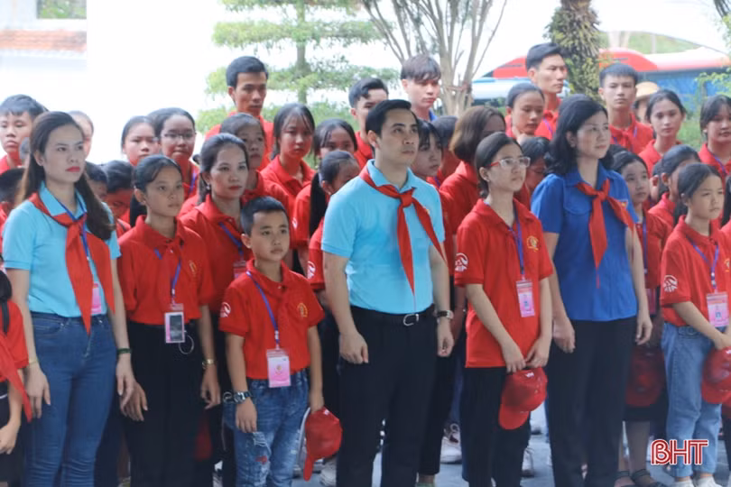 Hơn 180 đại biểu Cháu ngoan Bác Hồ giao lưu “Tiếp lửa truyền thống” với cựu TNXP Hà Tĩnh