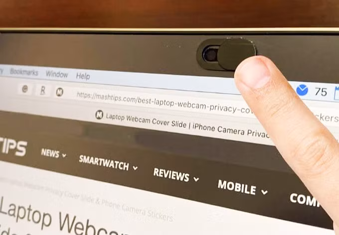 Apple khuyến cáo không nên che camera MacBook