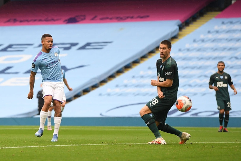 Man City nhấn chìm Newcastle 5-0