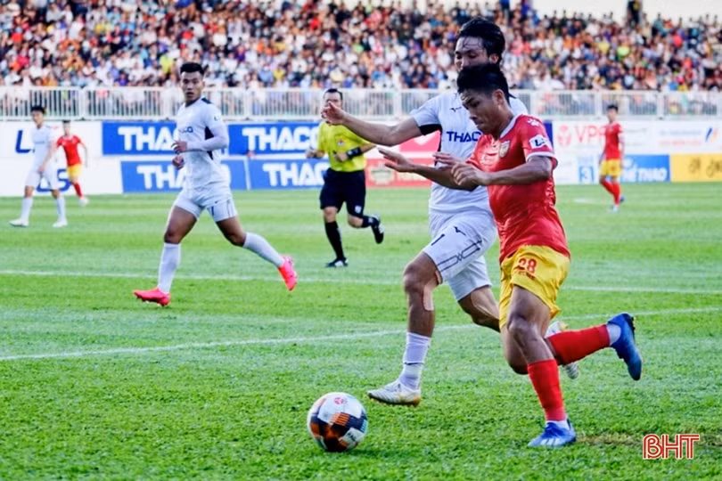 Thi đấu pressing, Hồng Lĩnh Hà Tĩnh vẫn không thể vượt qua Hoàng Anh Gia Lai