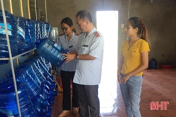 Nắng nóng kéo dài, cơ sở nước tinh khiết, đá lạnh ở Hà Tĩnh vận hành hết công suất